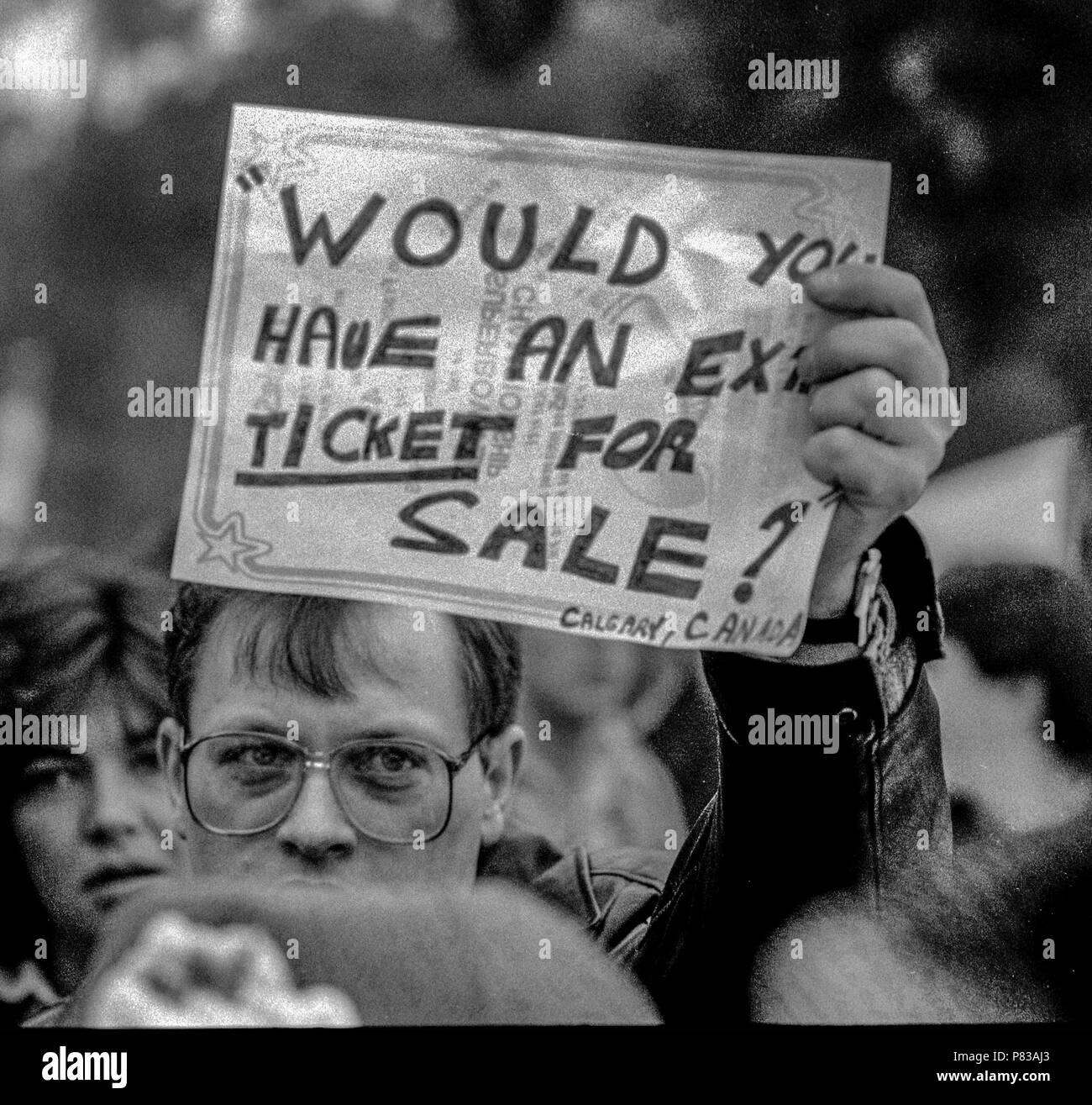 Stanford, California, USA. 20th Jan, 1985. Fan with sign wants a ticket at the Super Bowl XIX tailgate on the Stanford University campus. The San Francisco 49ers defeated the Miami Dolphins 38-16 on Sunday, January 20, 1985. Credit: Al Golub/ZUMA Wire/Alamy Live News Stock Photo