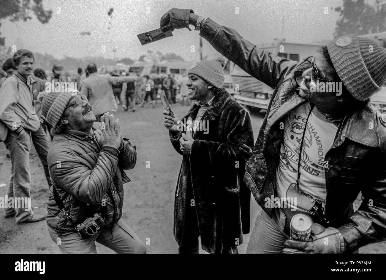 Stanford, California, USA. 20th Jan, 1985. Fans play games with tickets at the Super Bowl XIX tailgate on the Stanford University campus. The San Francisco 49ers defeated the Miami Dolphins 38-16 on Sunday, January 20, 1985. Credit: Al Golub/ZUMA Wire/Alamy Live News Stock Photo