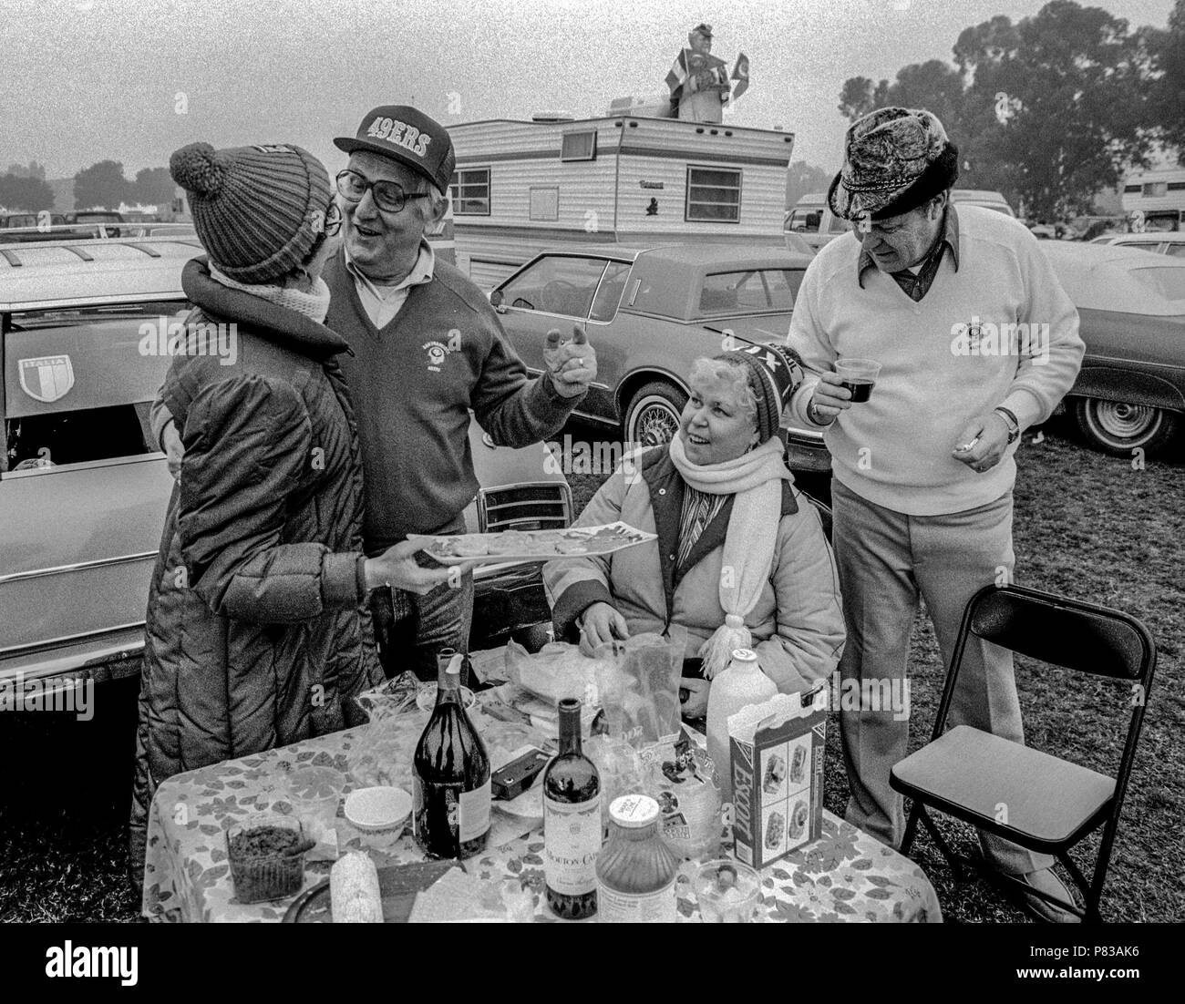 Stanford, California, USA. 20th Jan, 1985. 49ers fans eat and drink before the game at the Super Bowl XIX tailgate on the Stanford University campus. The San Francisco 49ers defeated the Miami Dolphins 38-16 on Sunday, January 20, 1985. Credit: Al Golub/ZUMA Wire/Alamy Live News Stock Photo