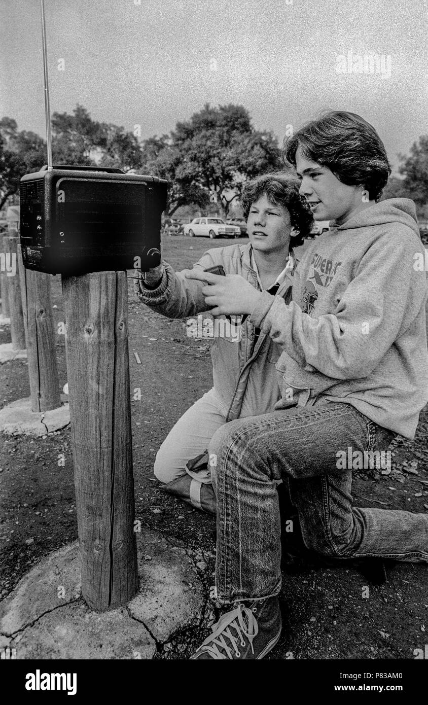 Stanford, California, USA. 20th Jan, 1985. Two young 49ers fans get ready for game with miniature television at the Super Bowl XIX tailgate on the Stanford University campus. The San Francisco 49ers defeated the Miami Dolphins 38-16 on Sunday, January 20, 1985. Credit: Al Golub/ZUMA Wire/Alamy Live News Stock Photo