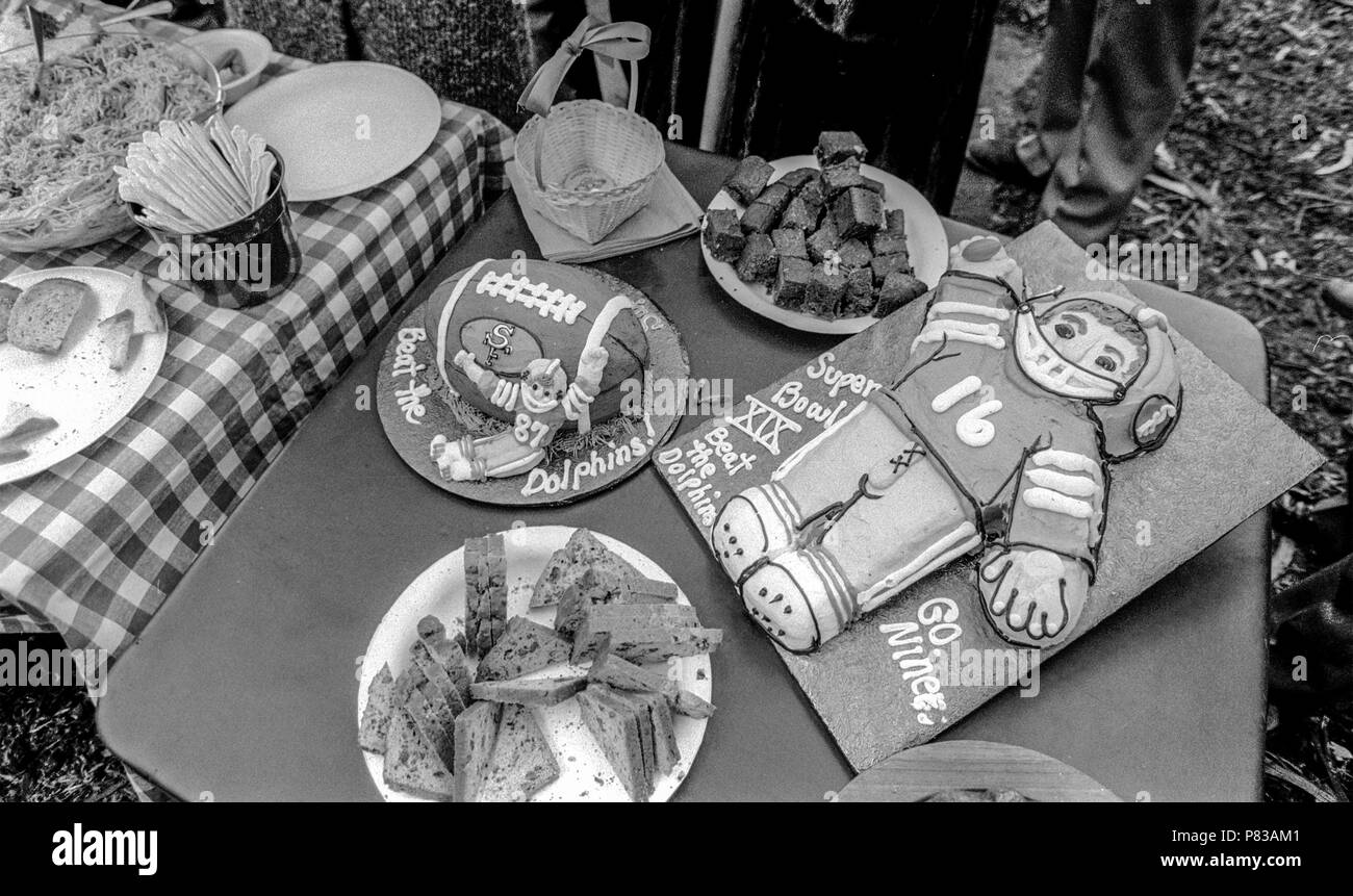 Stanford, California, USA. 20th Jan, 1985. Homemade cakes and goodies at the Super Bowl XIX tailgate on the Stanford University campus. The San Francisco 49ers defeated the Miami Dolphins 38-16 on Sunday, January 20, 1985. Credit: Al Golub/ZUMA Wire/Alamy Live News Stock Photo