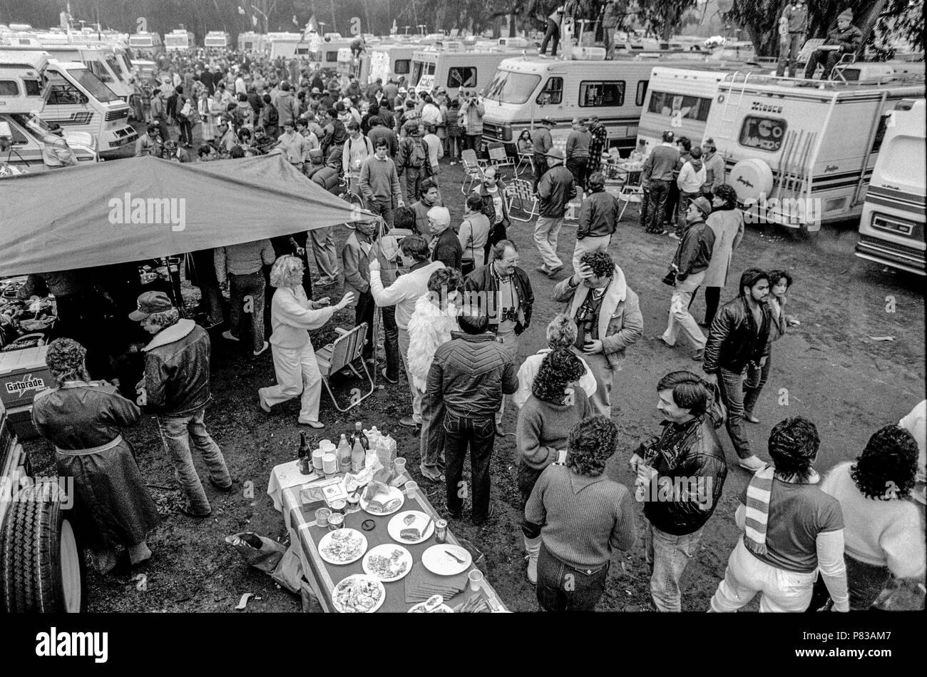 Stanford, California, USA. 20th Jan, 1985. Fans drink and eat at the Super Bowl XIX tailgate on the Stanford University campus. The San Francisco 49ers defeated the Miami Dolphins 38-16 on Sunday, January 20, 1985. Credit: Al Golub/ZUMA Wire/Alamy Live News Stock Photo