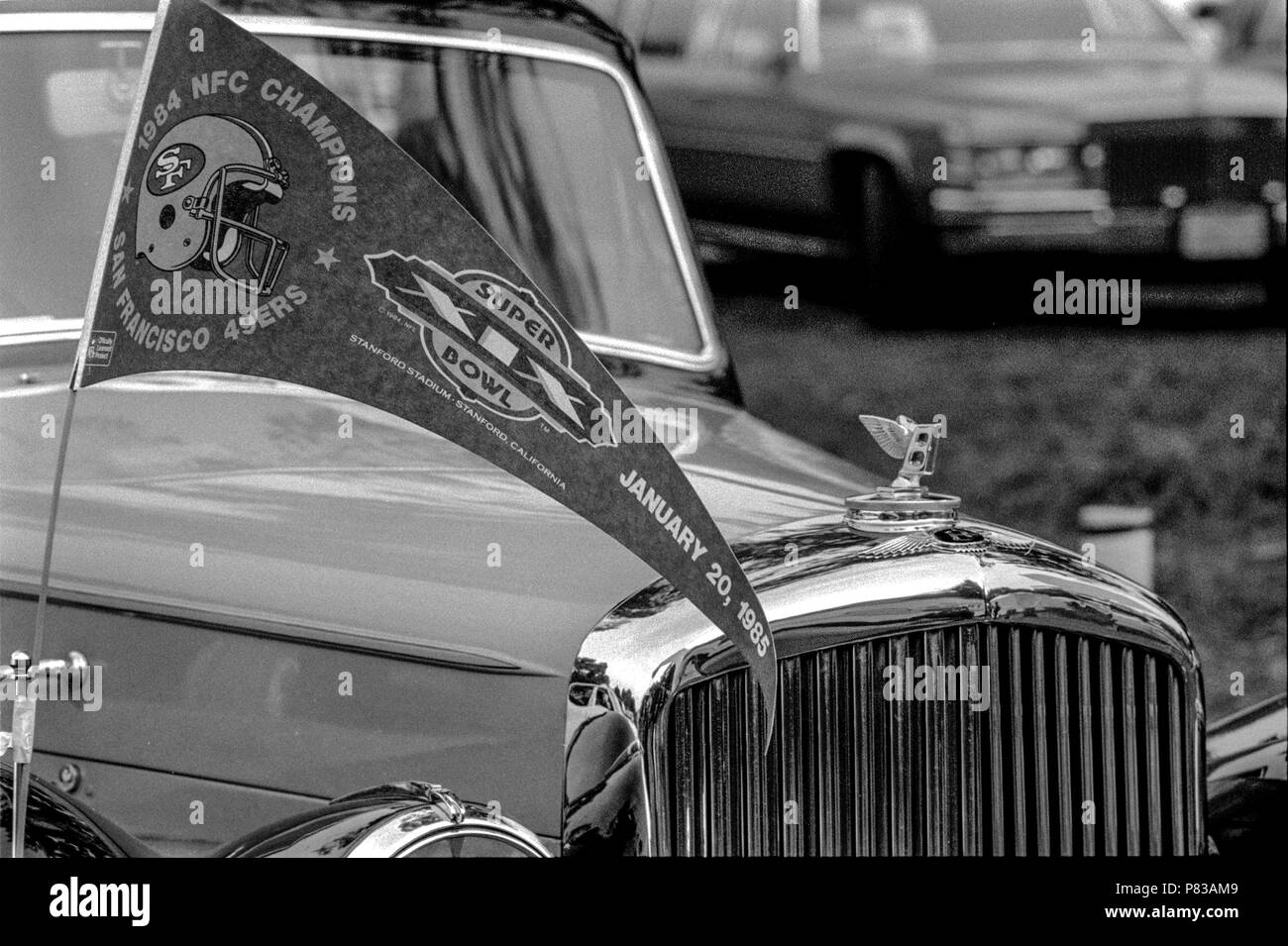 Stanford, California, USA. 20th Jan, 1985. A Bentley with NFC Championship pennant in the parking lot at the Super Bowl XIX tailgate on the Stanford University campus. The San Francisco 49ers defeated the Miami Dolphins 38-16 on Sunday, January 20, 1985. Credit: Al Golub/ZUMA Wire/Alamy Live News Stock Photo