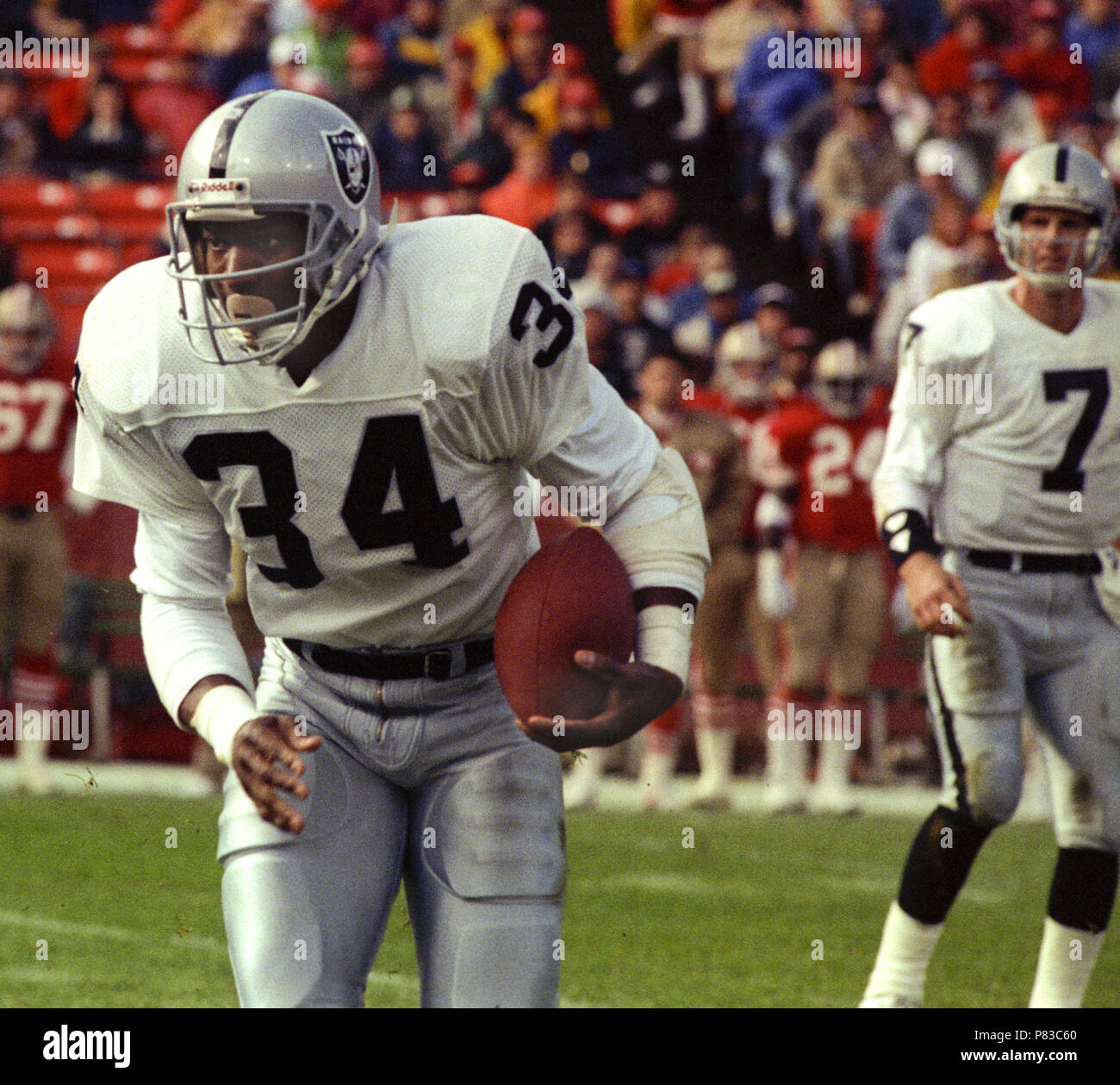 432 Tom Jackson American Football Player Stock Photos, High-Res