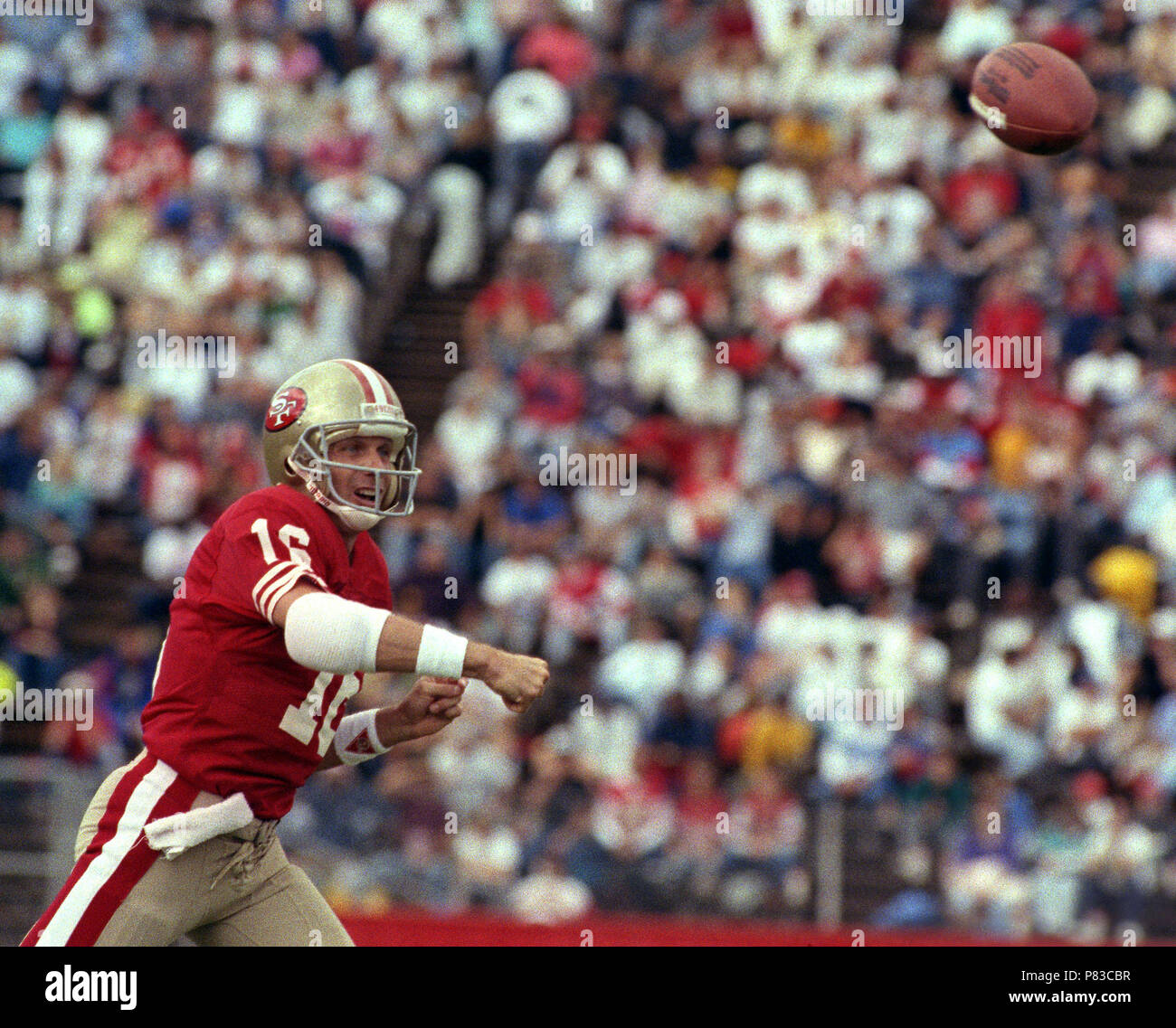 Stanford, California, USA. 22nd Oct, 1989. San Francisco 49ers vs New  England Patriots at Stanford Stadium Sunday, October 22, 1989. 49ers Beat  Patriots 37-20. San Francisco 49er quarterback Joe Montana Credit: Al