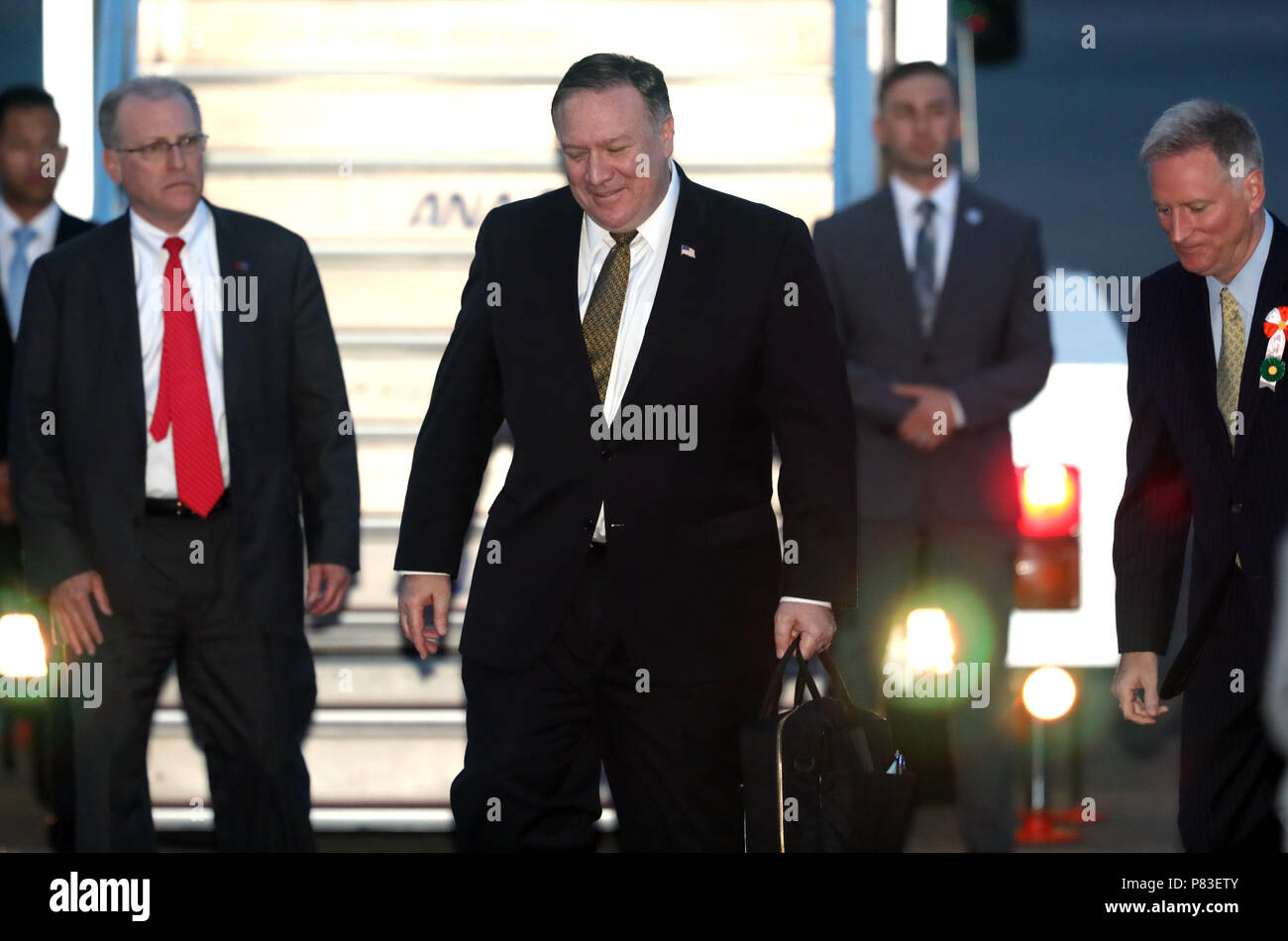 Tokyo, Japan. 7th July, 2018. United States Secretary of State Mike Pompeo arrives at the Tokyo International Airport from Pyongyang on Saturday, July 7, 2018. Pompeo spent a day in Pyongyang and will have meeting with Japanese and South Korean counterparts in Tokyo. Credit: Yoshio Tsunoda/AFLO/Alamy Live News Stock Photo