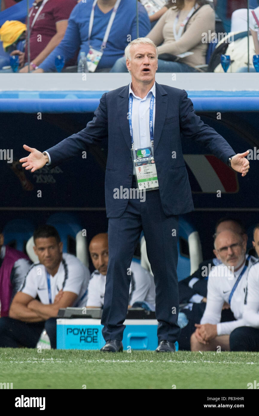 Didier DESCHAMPS (coach, FRA) gives gives instruction, instructions, full figure, gesture, gesture, upright format, Uruguay (URU) - France (FRA) 0: 2, quarter final, game 57, on 06.07.2018 in Nizhny Novgorod; Football World Cup 2018 in Russia from 14.06. - 15.07.2018. | usage worldwide Stock Photo