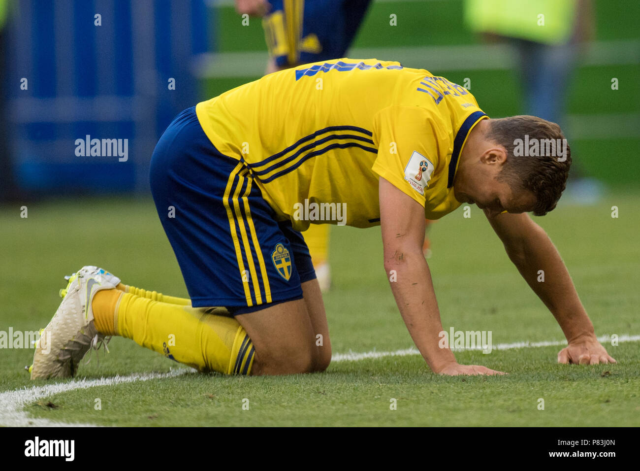 Samara, Russland. 07th July, 2018. Viktor CLAESSON (SWE) kneels on the pitch, frustrated, frustrated, frustratedet, disappointed, showered, decapitation, disappointment, sad, whole figure, kneeling, Sweden (SWE) - England (ENG) 0-2, quarterfinal, game 60, am 07.07.2018 in Samara; Football World Cup 2018 in Russia from 14.06. - 15.07.2018. | usage worldwide Credit: dpa/Alamy Live News Stock Photo