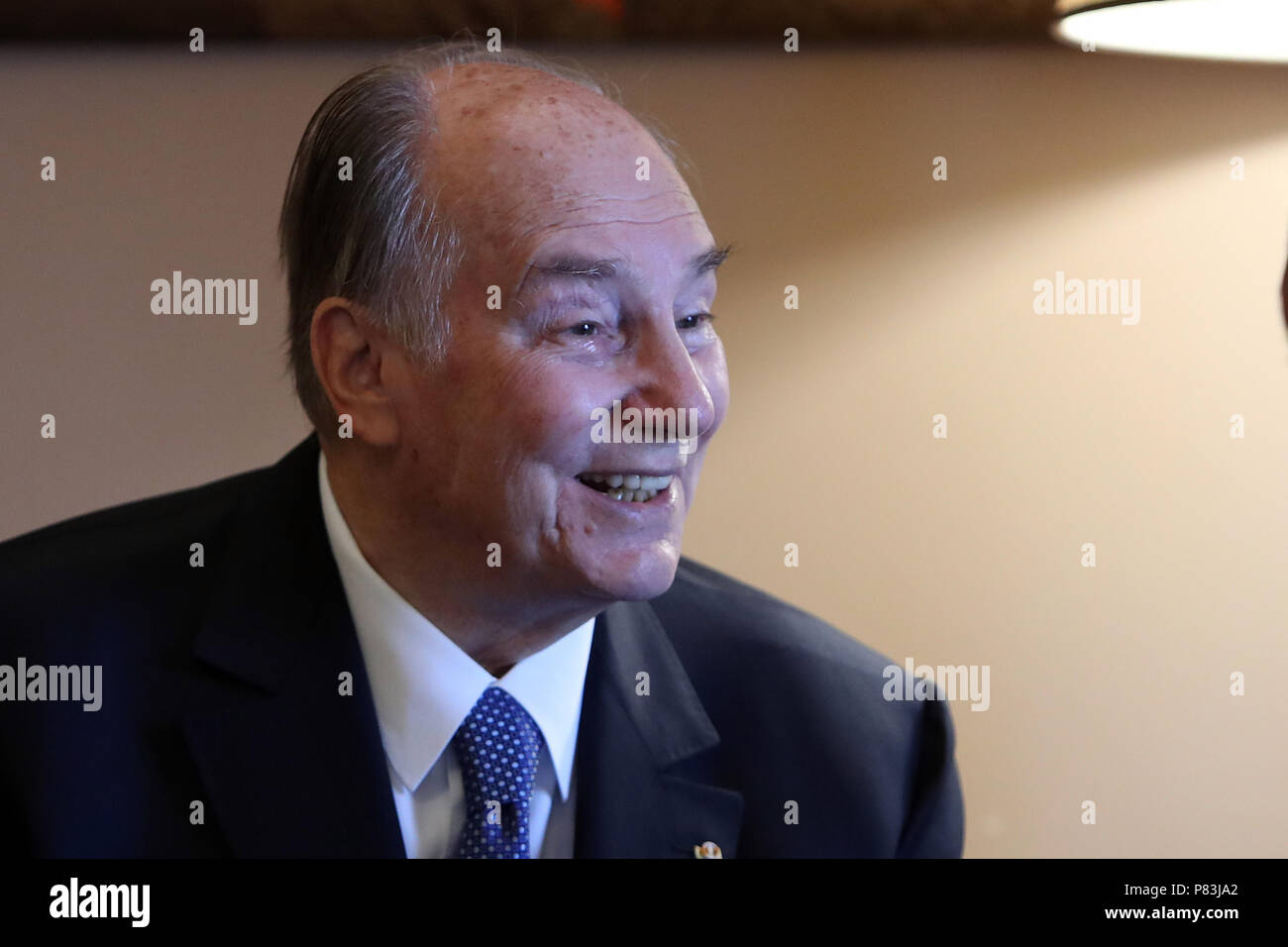 Lisbon, Portugal. 9th July, 2018. Prince Karim Aga Khan IV smiles to Portugal's President Marcelo Rebelo de Sousa during an official visit at the Belem Palace in Lisbon, Portugal, on July 9, 2018. Prince Karim Aga Khan IV, will be in Lisbon until July 12 to close the diamond jubilee celebrations of his leadership as Imam of the Shia Nizari Ismaili Muslim Community. Credit: Pedro Fiuza/ZUMA Wire/Alamy Live News Stock Photo