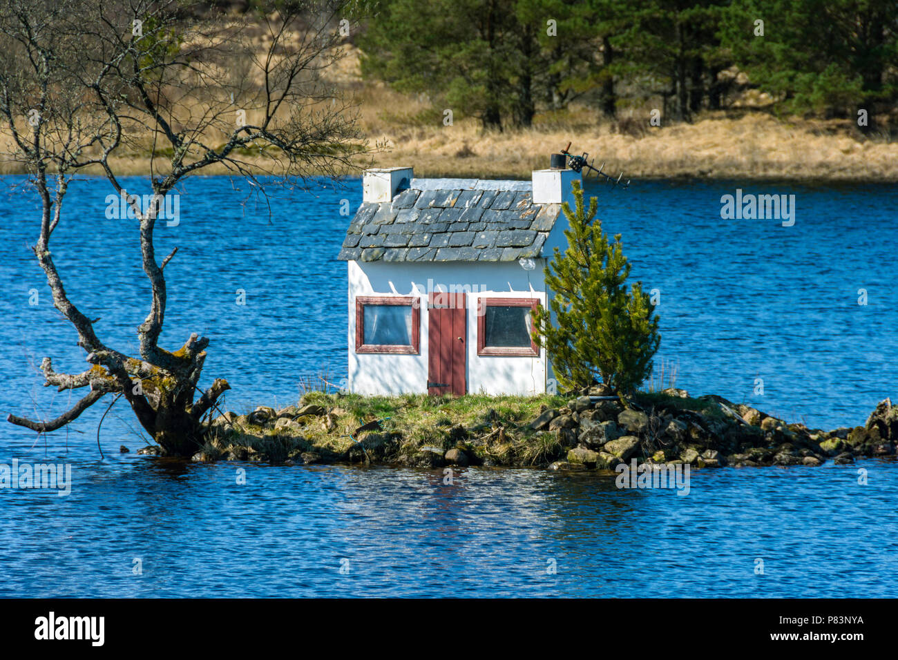 The Wee Hoose (Small House) on Loch Shin at Lairg, Sutherland, Highland Region, Scotland, UK Stock Photo