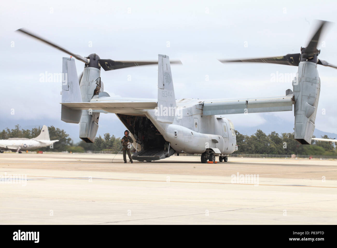 An MV-22B Osprey assigned to Marine Medium Tiltrotor Squadron 363 (VMM ...