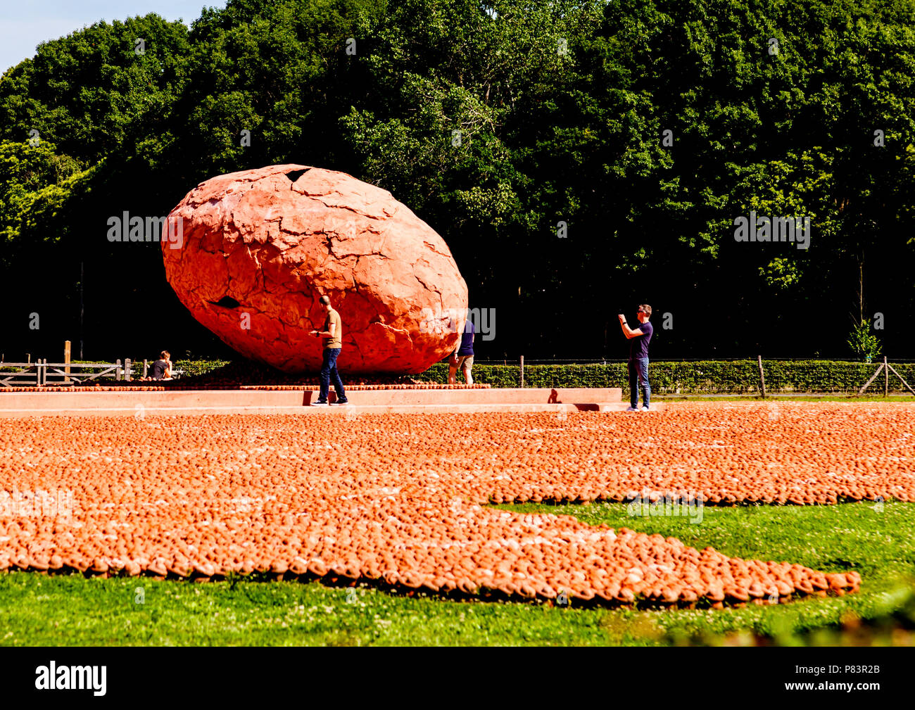 600,000 clay figures at the ComingWorldRememberMe installation in Palingbeek, Belgium in remembrance of the horror and futility of war Stock Photo