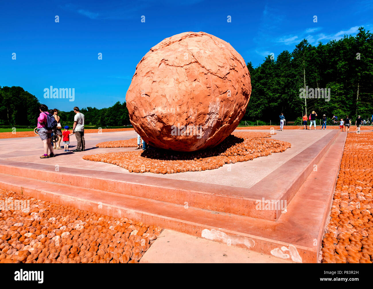 600,000 clay figures at the ComingWorldRememberMe installation in Palingbeek, Belgium in remembrance of the horror and futility of war Stock Photo