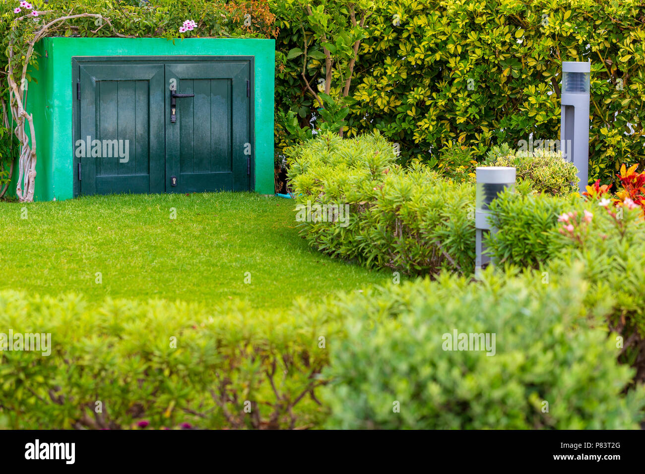 Compartment table hires stock photography and images Alamy