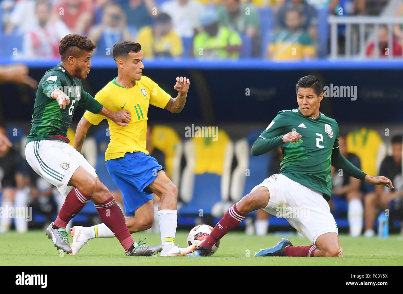 SAMARA, RUSSIA - JULY 02: Jonathan Dos Santosand Hugo Ayala of Mexico competes with Philippe Coutinho of Brazil during the 2018 FIFA World Cup Russia Round of 16 match between Brazil and Mexico at Samara Arena on July 2, 2018 in Samara, Russia. (Photo by Lukasz Laskowski/PressFocus/MB Media) Stock Photo