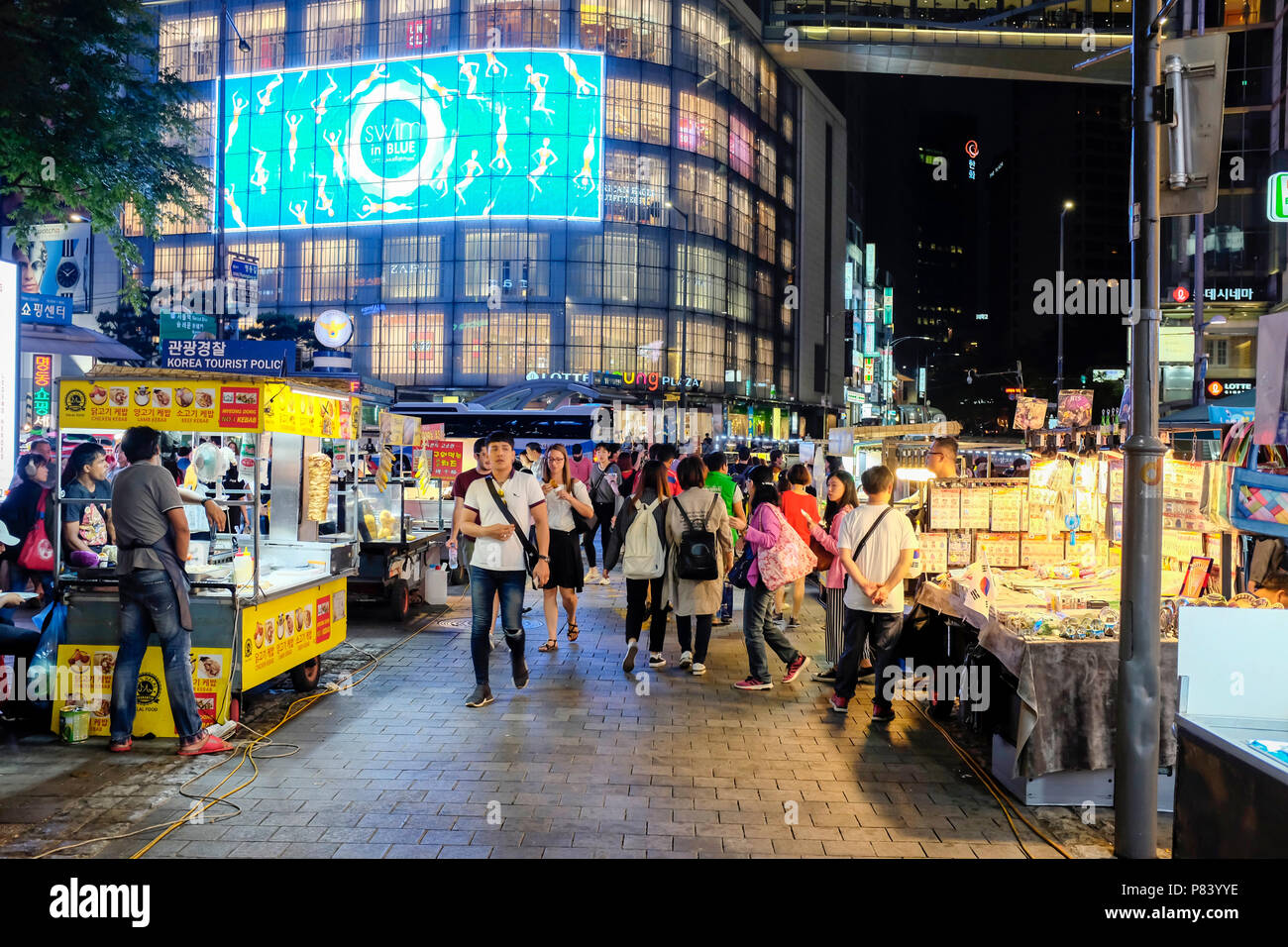 Street food stalls selling snacks and foods in the evenings to shoppers in Myeongdong Shopping district, Myeongdong, Seoul, Korea. Stock Photo