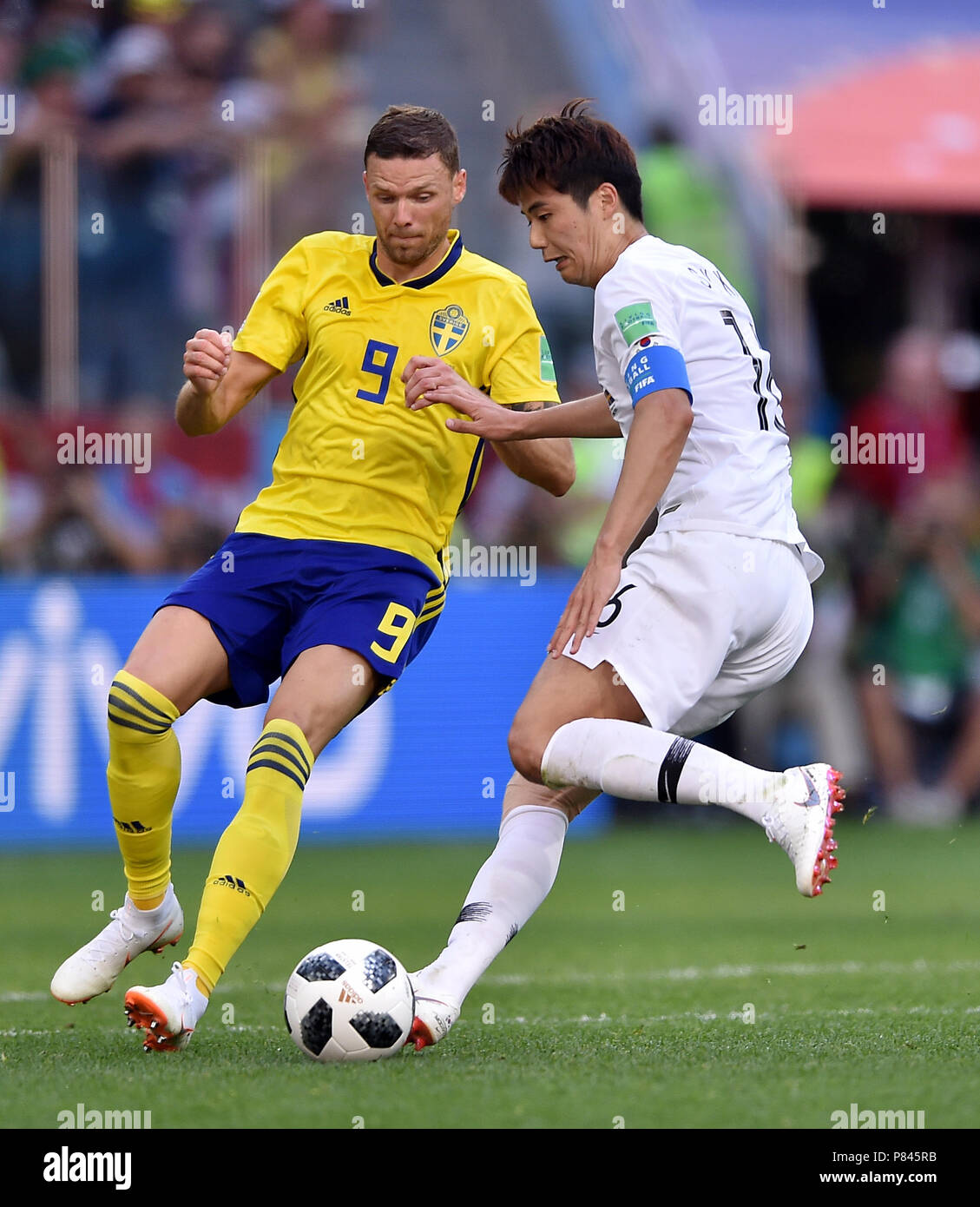 NIZHNIY NOVGOROD, RUSSIA - JUNE 18: Marcus Berg of Sweden competes with Sungyueng Ki of Korea Republic during the 2018 FIFA World Cup Russia group F match between Sweden and Korea Republic at Nizhniy Novgorod Stadium on June 18, 2018 in Nizhniy Novgorod, Russia. (Photo by Lukasz Laskowski/PressFocus/MB Media) Stock Photo