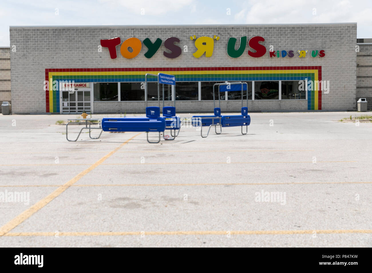 A logo sign outside of a now closed Toys-R-Us retail store in Des Moines, Iowa, on June 30, 2018. Stock Photo