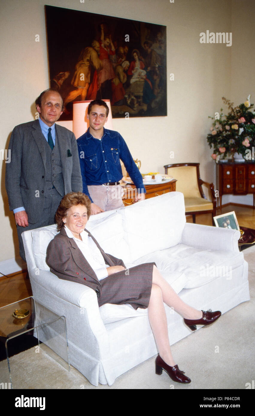 dr-maximilian-graf-von-spee-mit-ehefrau-maria-theresia-und-sohn