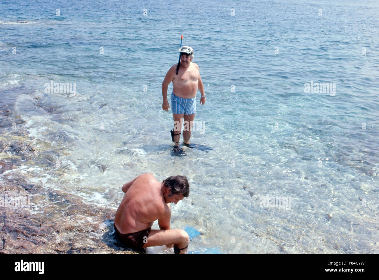 Willy Millowitsch im Urlaub auf Elba, Italien 1974. Willy Millowitsch enjoying his summer vacation at Elba, Italy 1974. Stock Photo