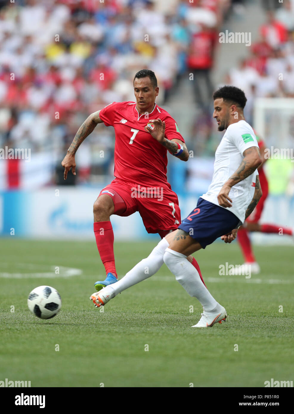 Blas Perez do Panama disputa a bola com jogador da Inglaterra realizada neste domingo, 24, no Estádio Nizhny Novgorod, na Rússia, válida pela 2ª rodada do Grupo G da Copa do Mundo 2018. Stock Photo