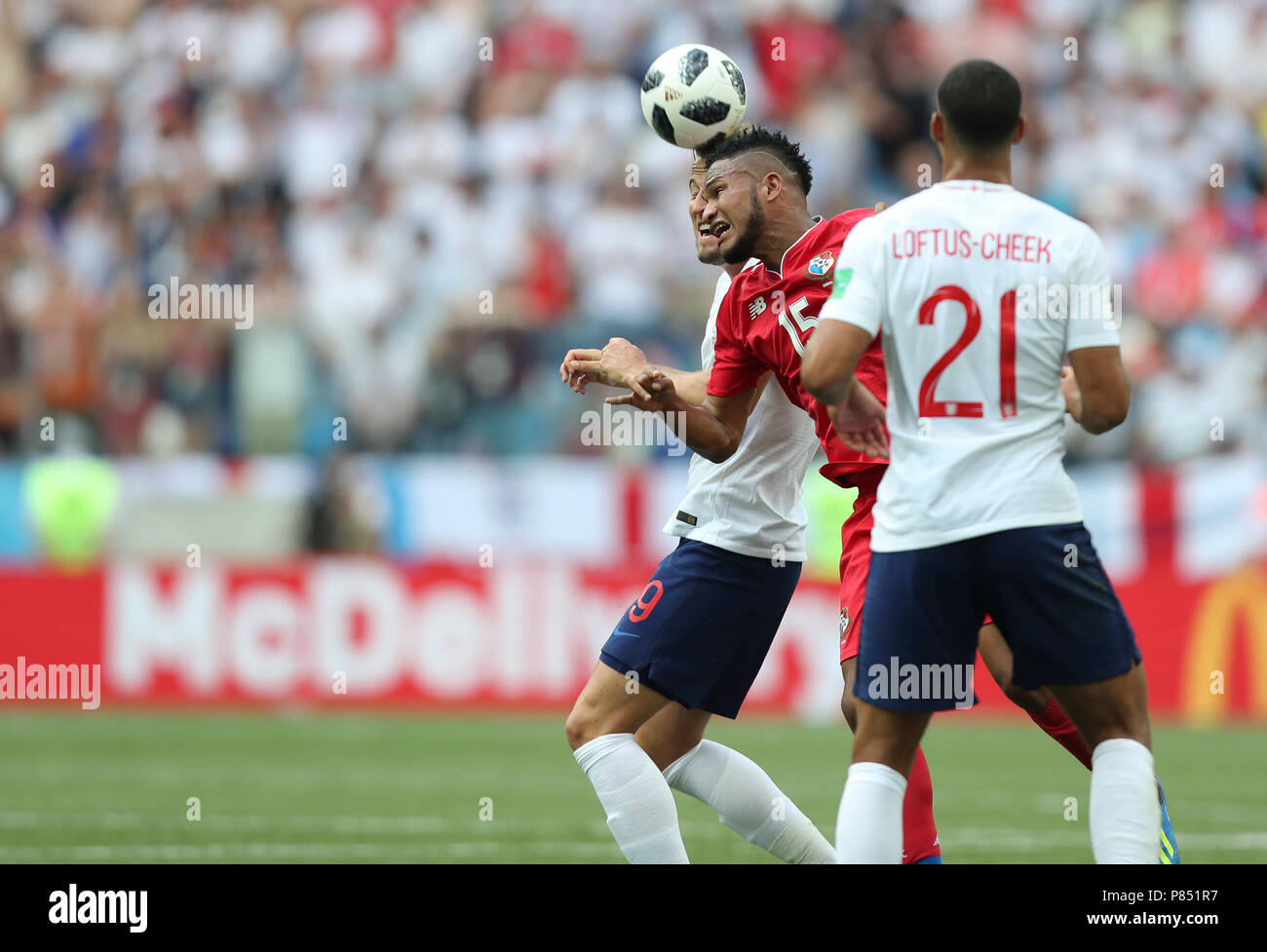 Eric Davis do Panama disputa bola com jogador da Inglaterra realizada neste  domingo, 24, no Estádio Nizhny Novgorod, na Rússia, válida pela 2ª rodada  do Grupo G da Copa do Mundo 2018