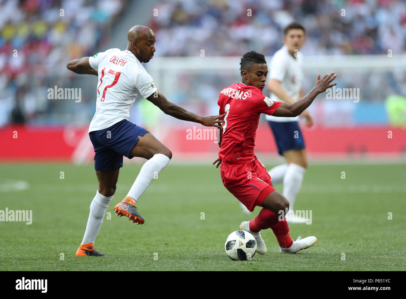 Danny Rose da Inglaterra disputa a bola com jogador do Panama realizada  neste domingo, 24, no