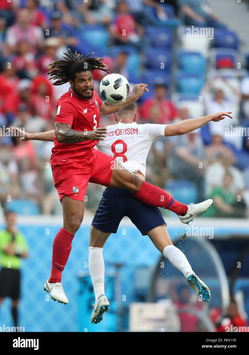 Roman Torres do Panama disputa a bola com time da Inglaterra realizada neste domingo, 24, no Estádio Nizhny Novgorod, na Rússia, válida pela 2ª rodada do Grupo G da Copa do Mundo 2018. Stock Photo