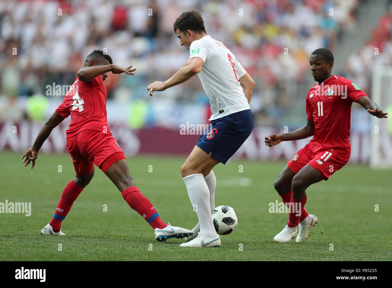 Danny Rose da Inglaterra disputa a bola com Phil Jones do Panama realizada  neste domingo, 24, no Estádio Nizhny Novgorod, na Rússia, válida pela 2ª  rodada do Grupo G da Copa do