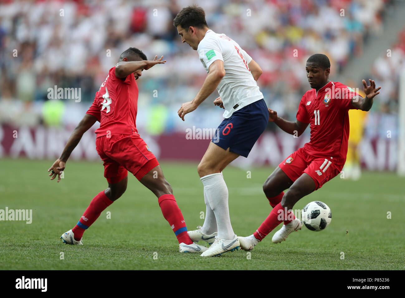 Danny Rose da Inglaterra disputa a bola com jogador do Panama realizada  neste domingo, 24, no