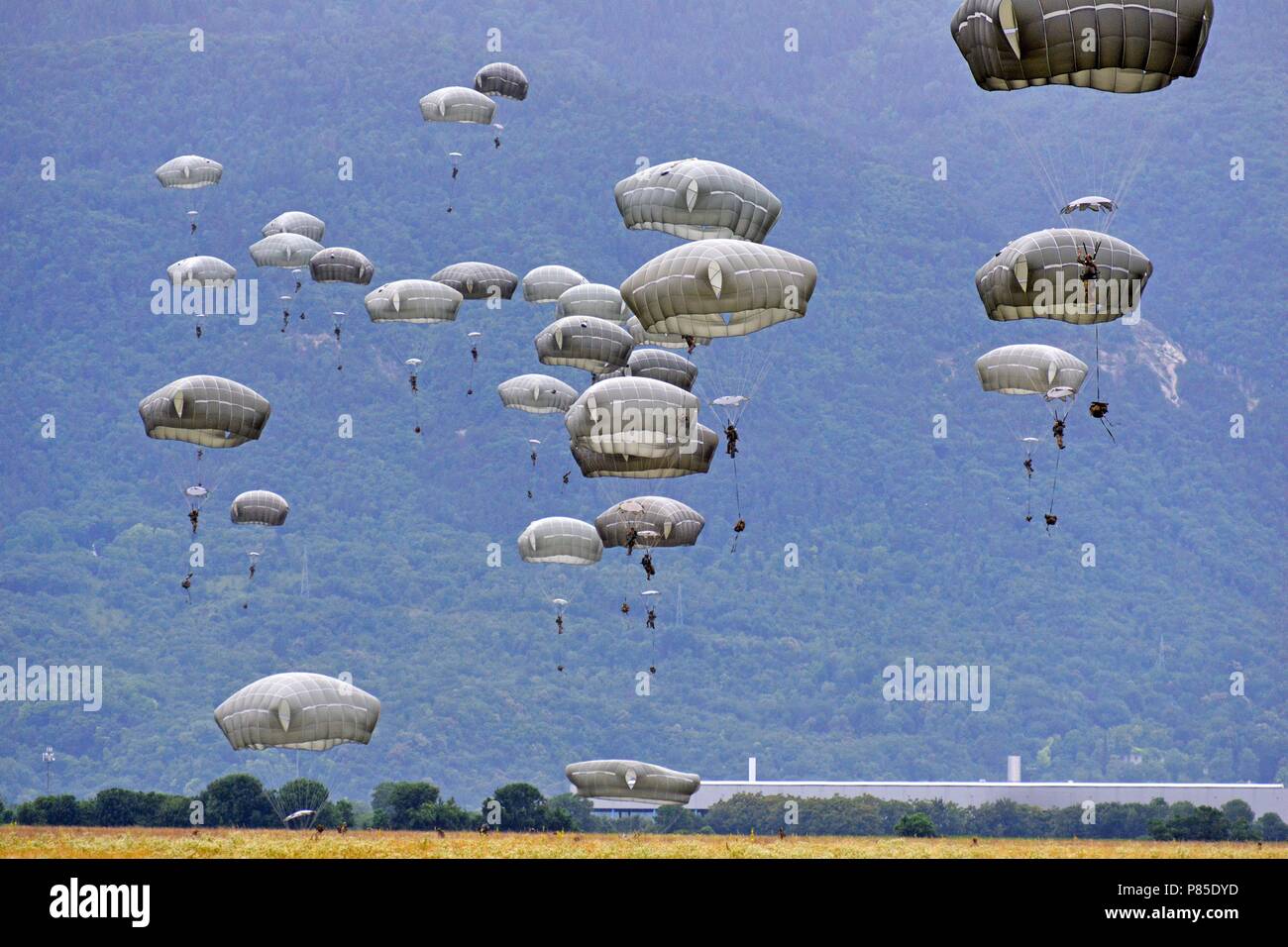 U.S. Army Paratroopers assigned to the 2nd Battalion, 503rd Infantry Regiment, 173rd Airborne Brigade, descend onto Juliet Drop Zone in Pordenone, Italy, June 13, 2018, during Exercise Bayonet Strike East, June 13, 2018. The 173rd Airborne Brigade is the U.S. Army Contingency Response Force in Europe, capable of projecting ready forces anywhere in the U.S. European, Africa or Central Commands' areas of responsibility. (U.S. Army photo by Paolo Bovo). () Stock Photo