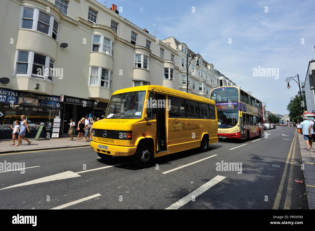 The Big Lemon bus in Brighton, English Seaside Town, Brighton & Hove, East Sussex, England, UK Stock Photo