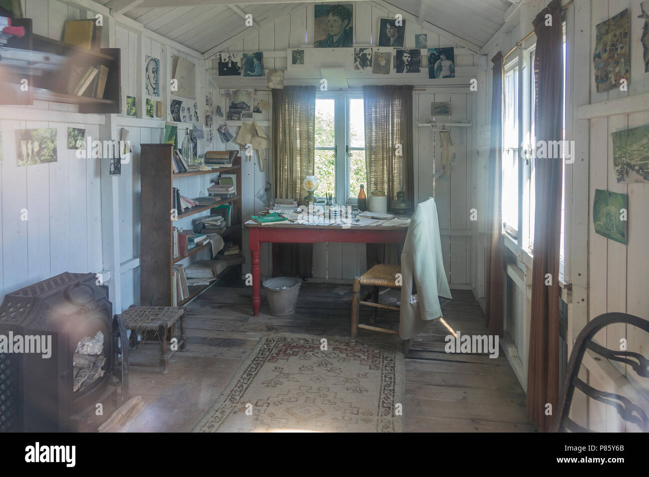 Wales, Carmarthenshire, Laugharne, Dylan Thomas writing house, interior Stock Photo