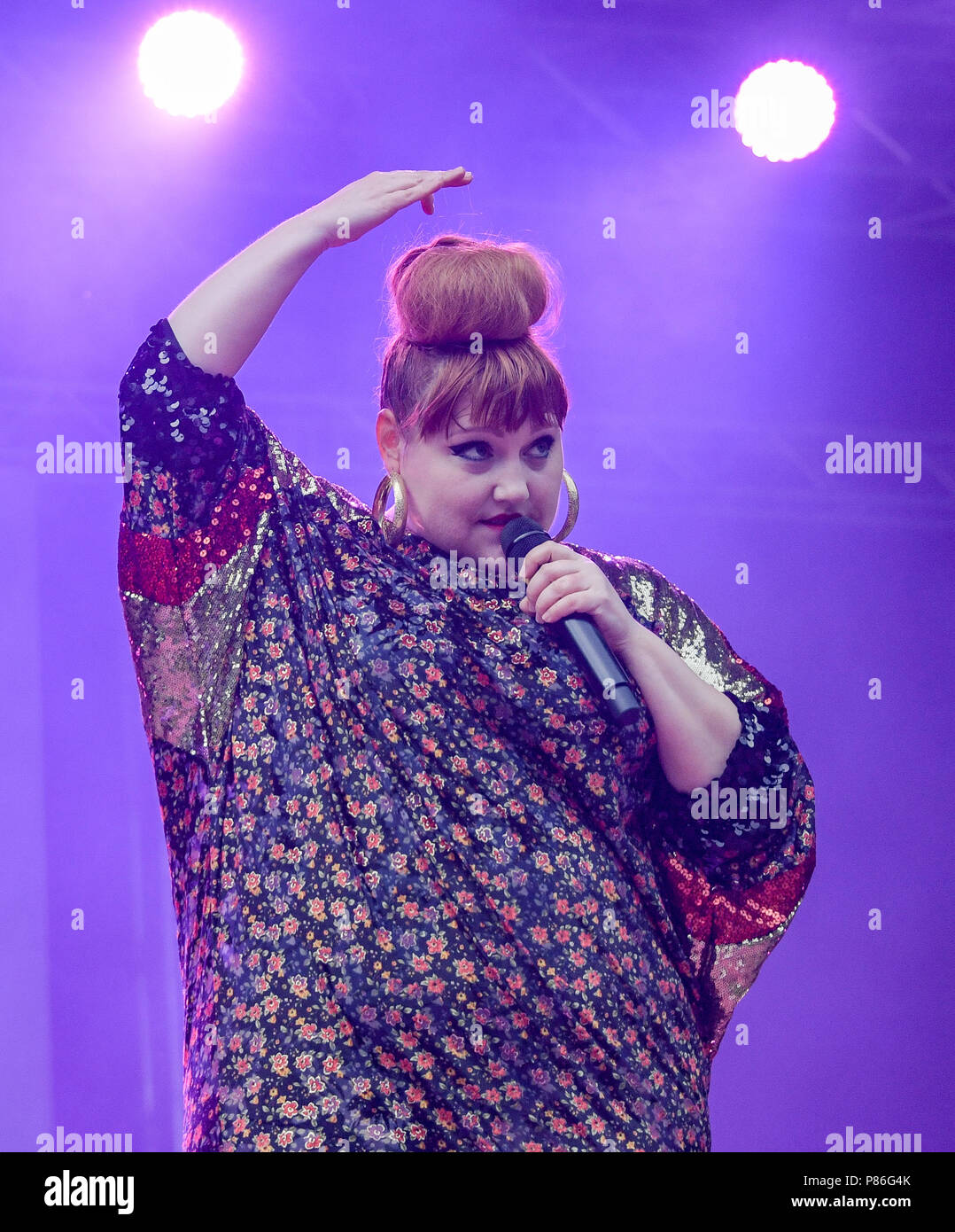 Hamburg, Germany. 09th July, 2018. The American singer-songwriter Beth Ditto standing onstage during the Stadtpark Open Air concert. Credit: Axel Heimken/dpa/Alamy Live News Stock Photo