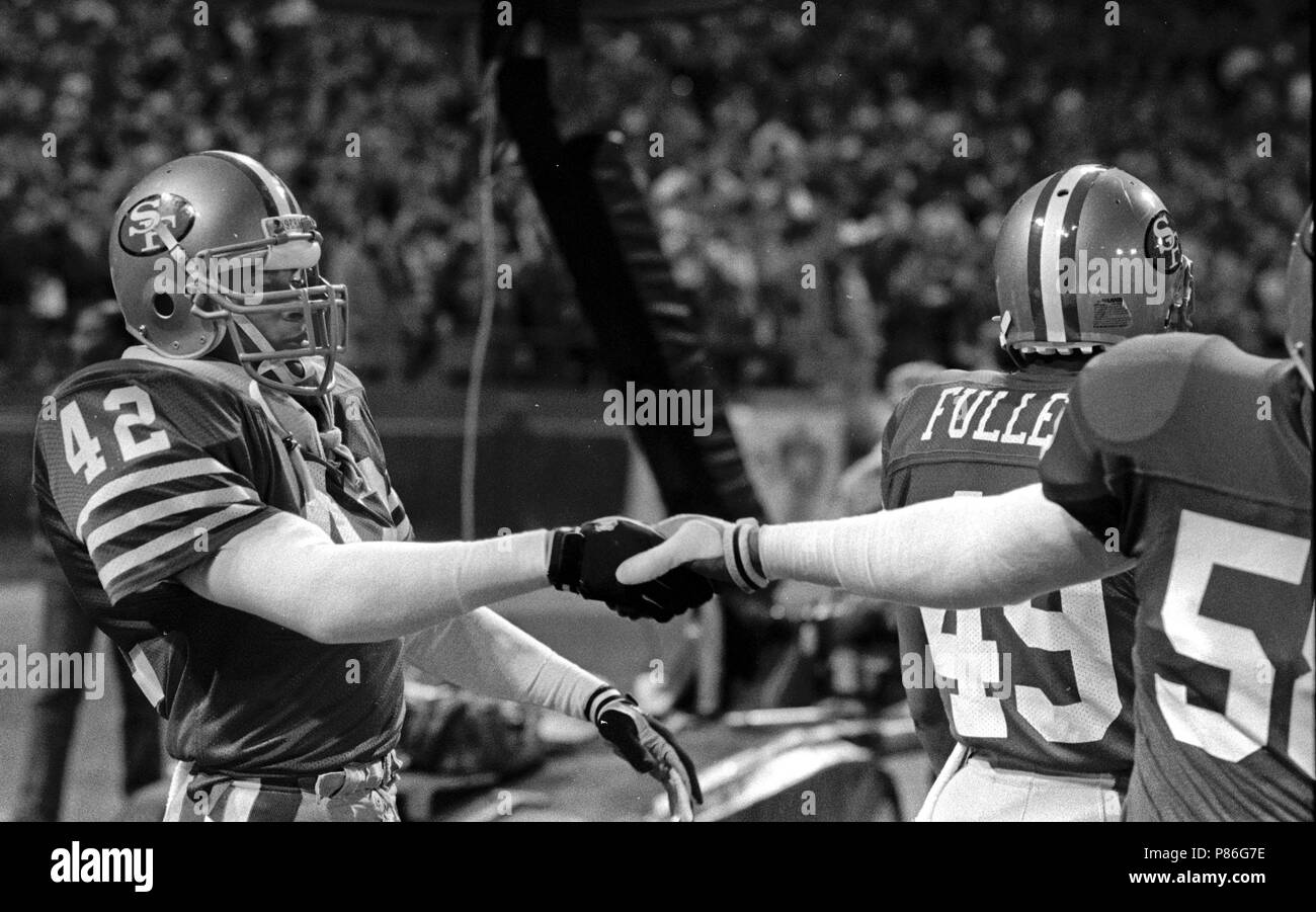 San Francisco, California, USA. 17th Dec, 2000. San Francisco 49ers vs. Chicago  Bears at Candlestick Park Sunday, December 17, 2000. 49ers beat Bears 17-0. Chicago  Bears quarterback Cade McNown Credit: Al Golub/ZUMA