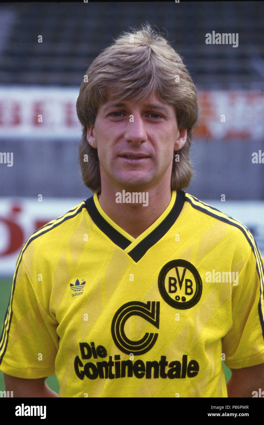 Frank MILL, footballer, Borussia Dortmund, portrait, portraits, portrait,  cropped single image, single motive, undated shot 1987, | usage worldwide  Stock Photo - Alamy