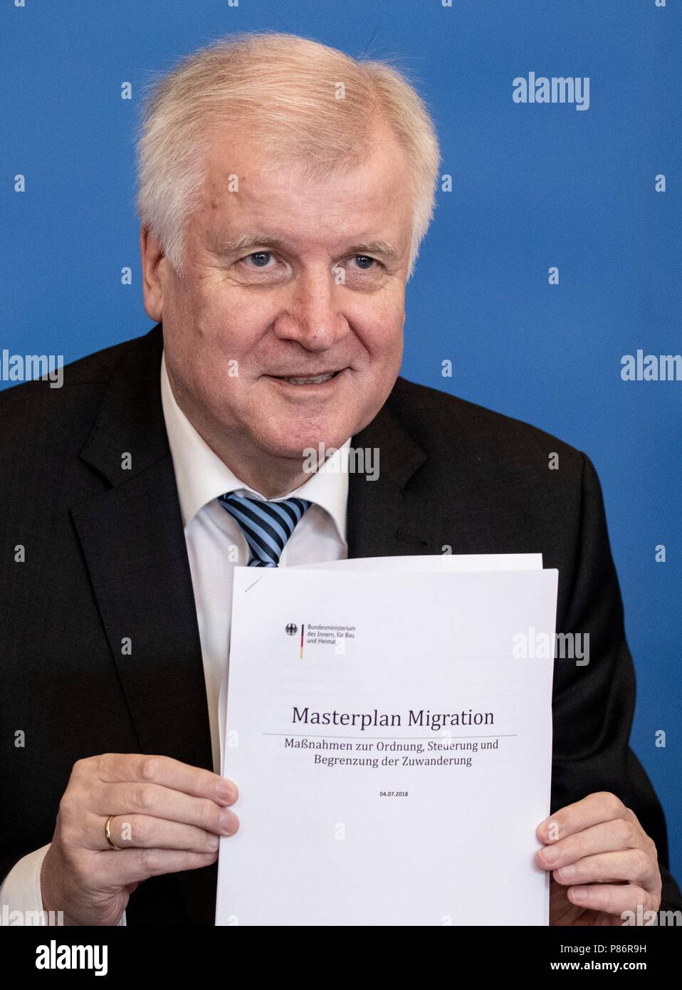 Berlin, Germany. 10th July, 2018. Horst Seehofer of the Christian Social Union (CSU), German Minister of the Interior, Homeland and Building presents the 'Masterplan Migration' at the Federal Ministry of the Interior. Credit: Kay Nietfeld/dpa/Alamy Live News Stock Photo