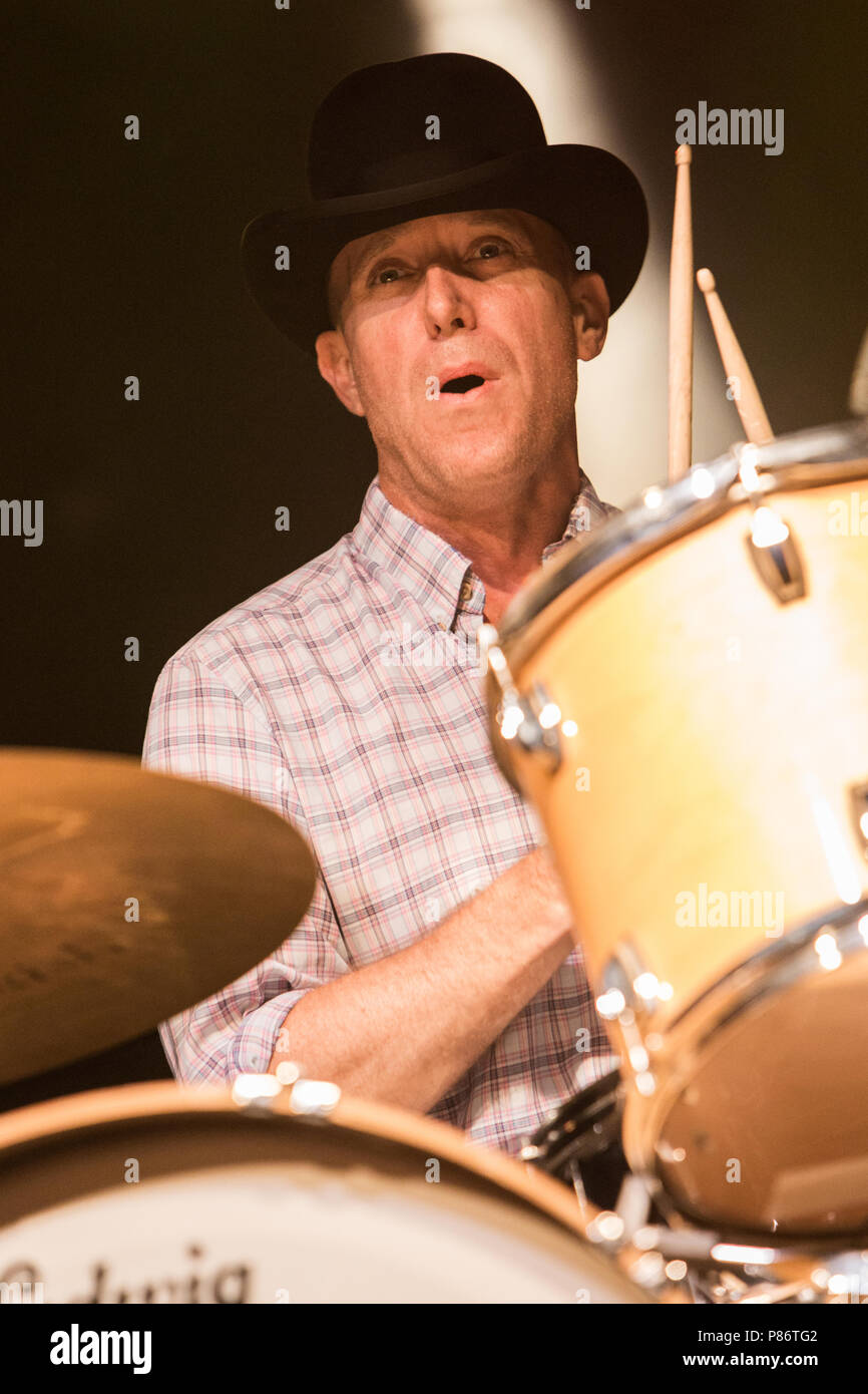 Darkest to lightest hi-res stock photography and images - Alamy