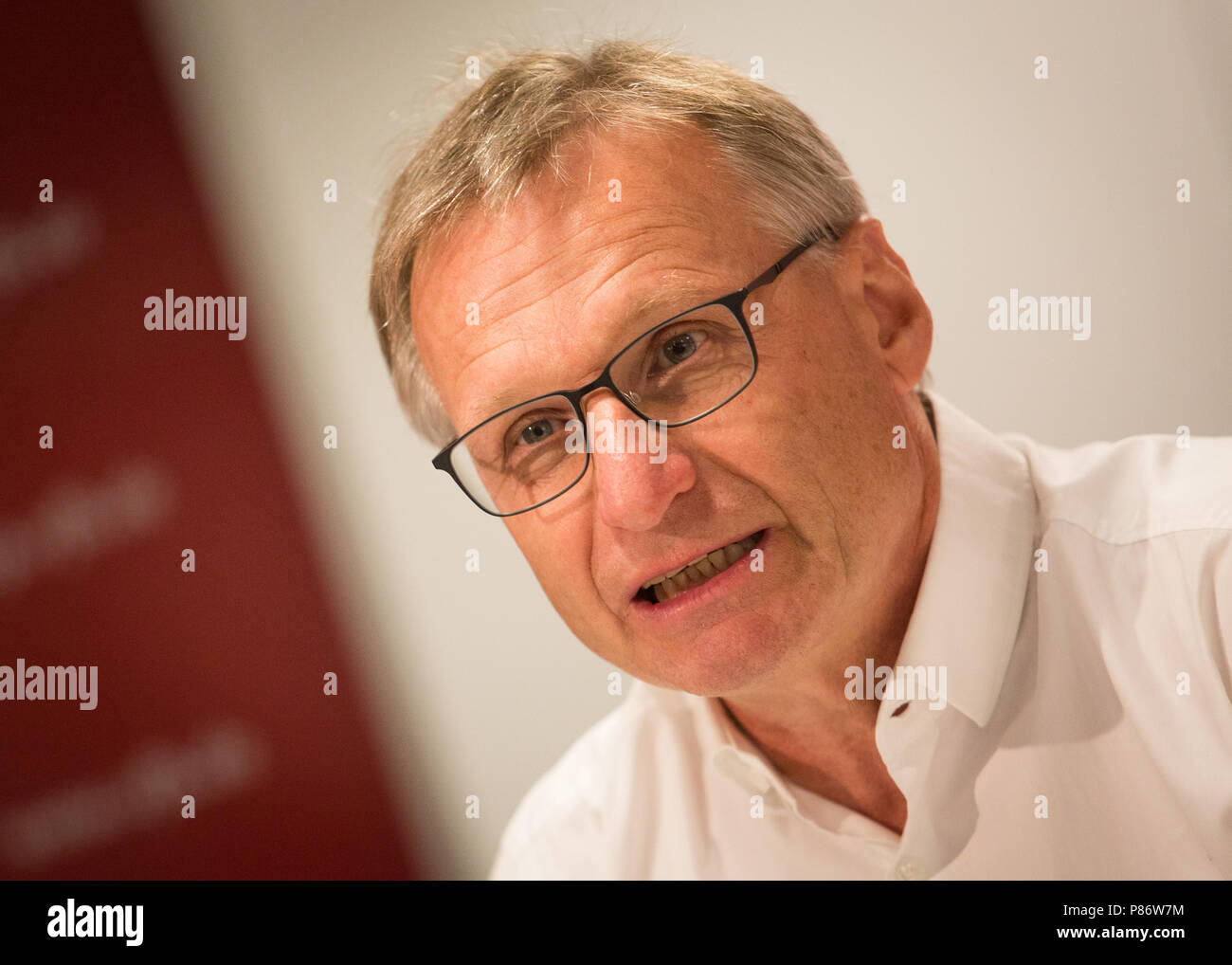Stuttgart, Germany. 10th July, 2018. VfB Stuttgart sporting director Michael Reschke announces the contract extension of Holger Badstuber at the VfB during a press conference. Badstuber signs a three-year contract. Besides, the obligation of Argentinian Nicolas Gonzales is almost certain and is to be announced in the course of the day. Credit: Christoph Schmidt/dpa/Alamy Live News Stock Photo