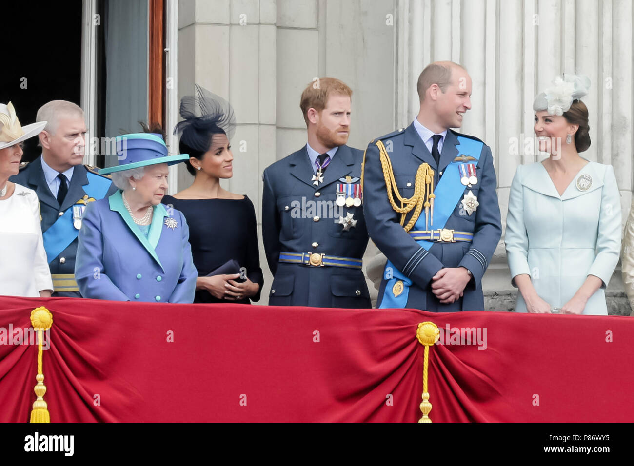 London, UK. 10th July 2018. Her Majesty The Queen, TRH the Duke and Duchess of Sussex and TRH the Duke and Duchess of Cambridge watching the flypast from Buckingham Palace Balcony to commemorate 100 years of the RAF. Credit: amanda rose/Alamy Live News Stock Photo