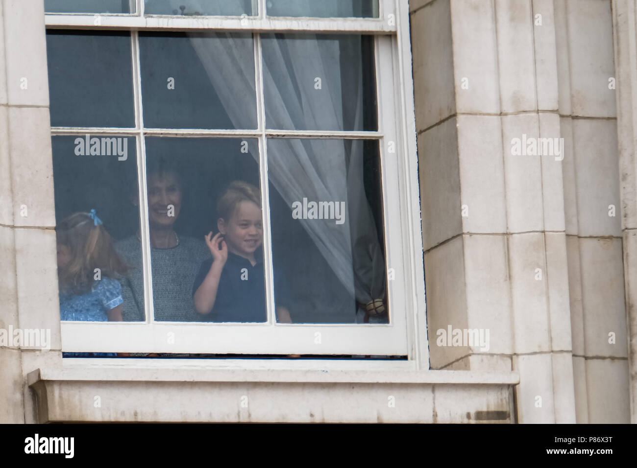 Family waving from window hi-res stock photography and images - Alamy