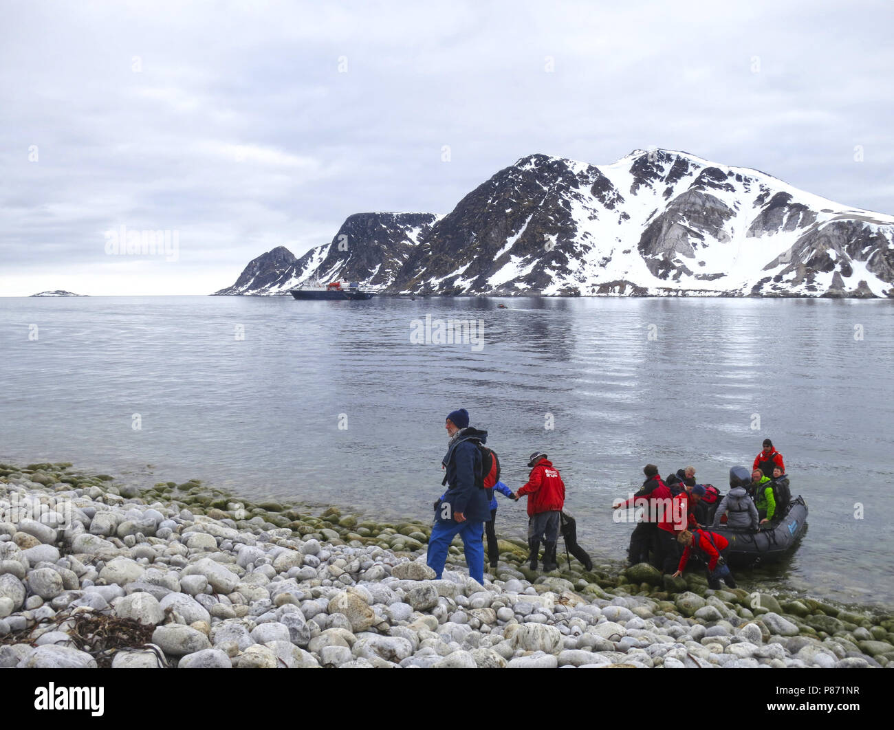 Landing op Vogelsang, Spitsbergen; Landing on Vogelsang, Svalbard Stock Photo