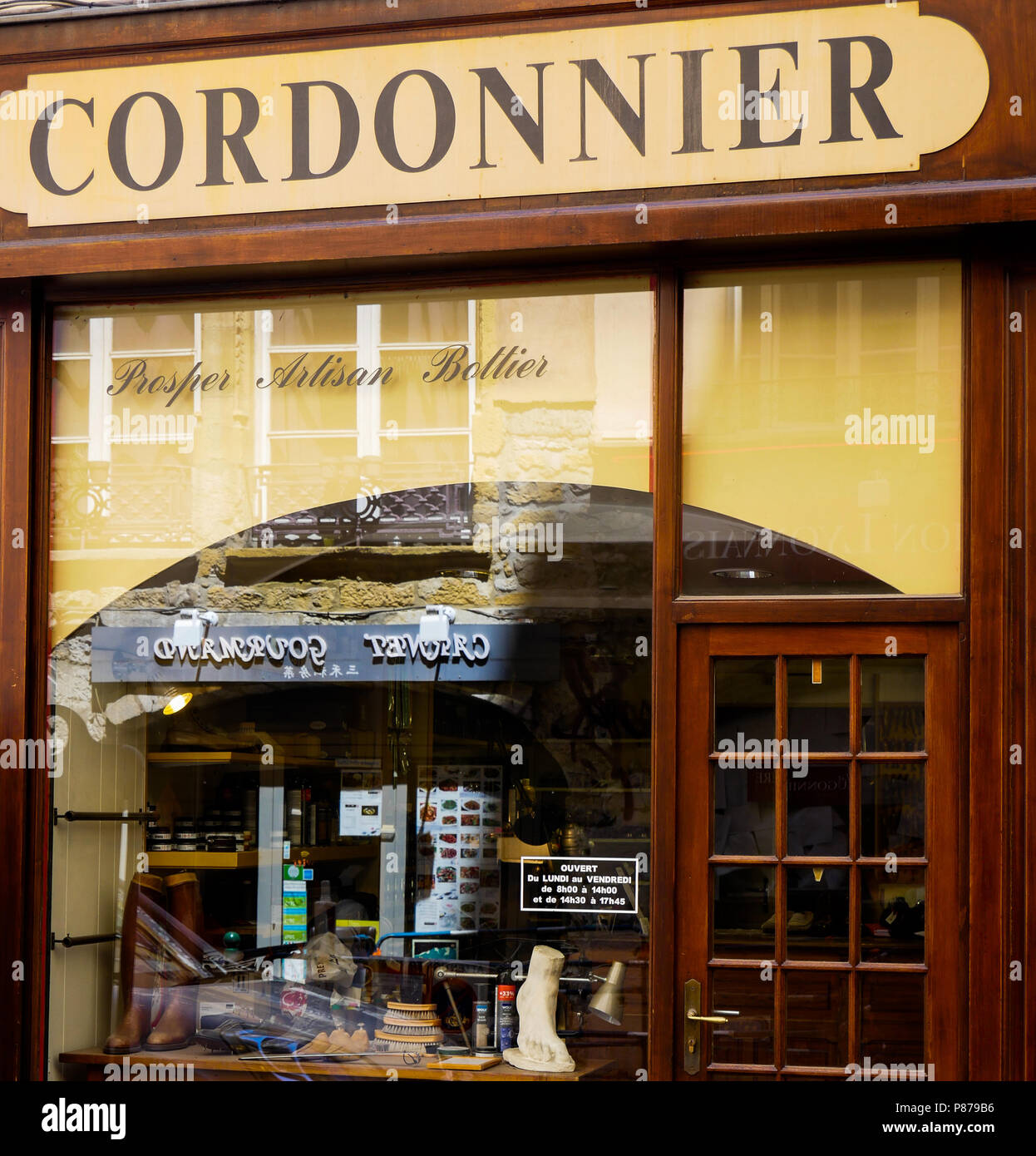 Shoemaker shop, Lyon, France Stock Photo - Alamy