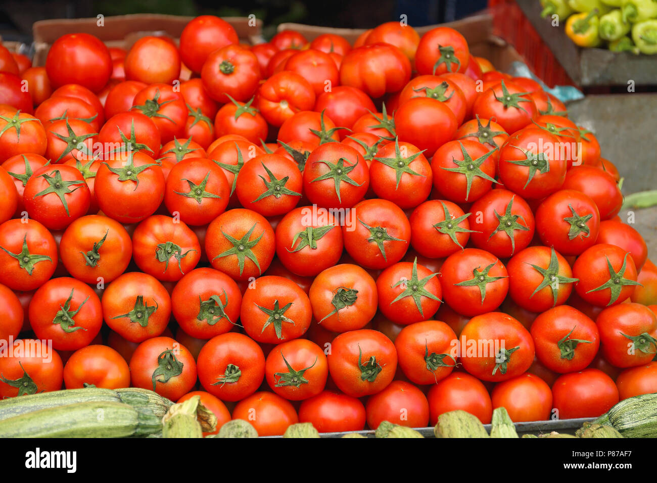 Pile of Red Tomato at Market Stall Stock Photo - Alamy