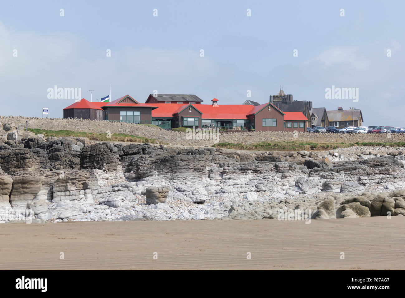 Porthcawl Golf Club, South Wales UK. 14th April 2018. UK Weather: Porthcawl Golf Club viewed from Porthcawl beach, South Wales on a sunny day. Stock Photo