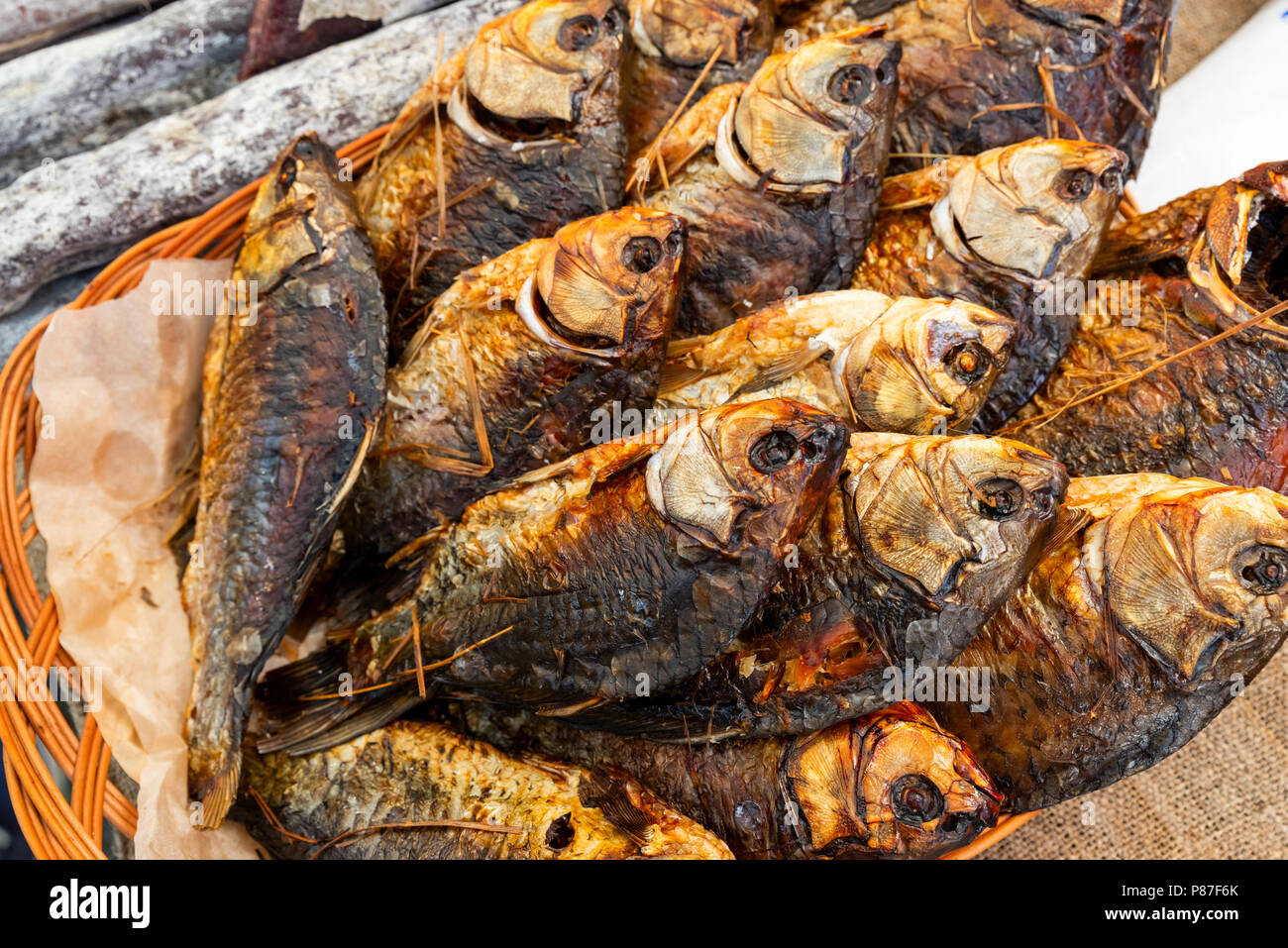 How to smoke fish in a hot and cold way 34 How to smoke fish in a hot and cold way 40
