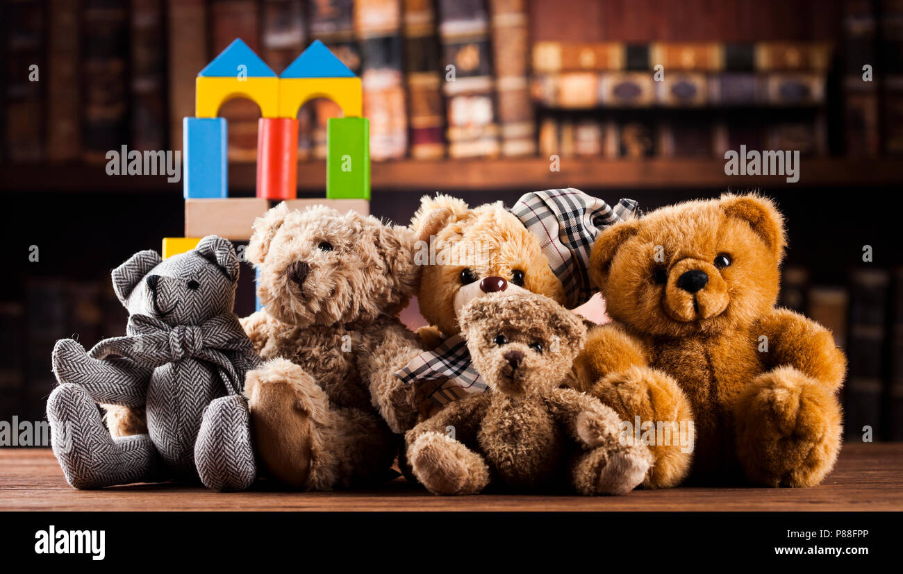Cute teddy bears with old vintage wood background Stock Photo - Alamy