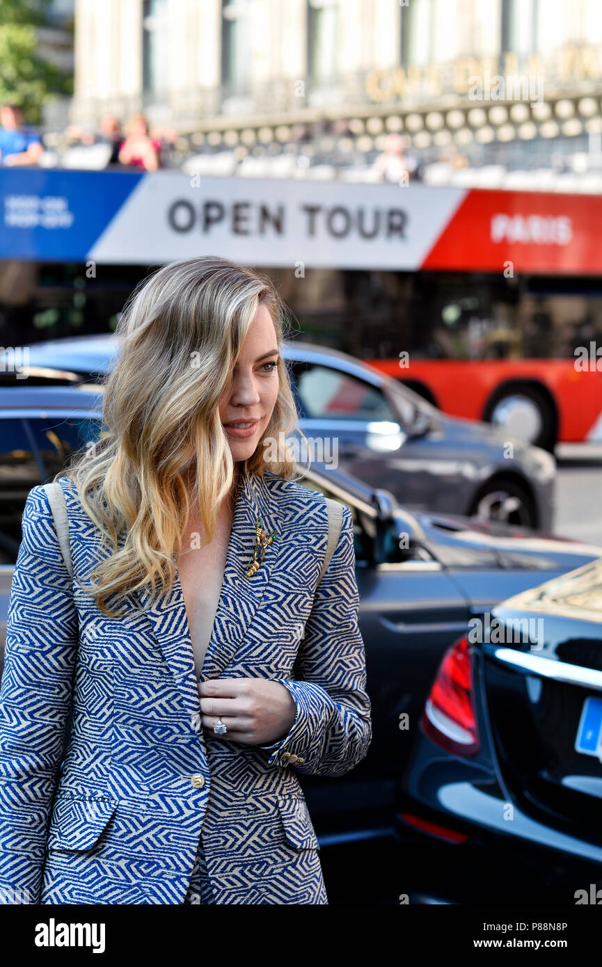 Melissa George - StreetStyle outside Schiaparelli - Paris Fashion Week