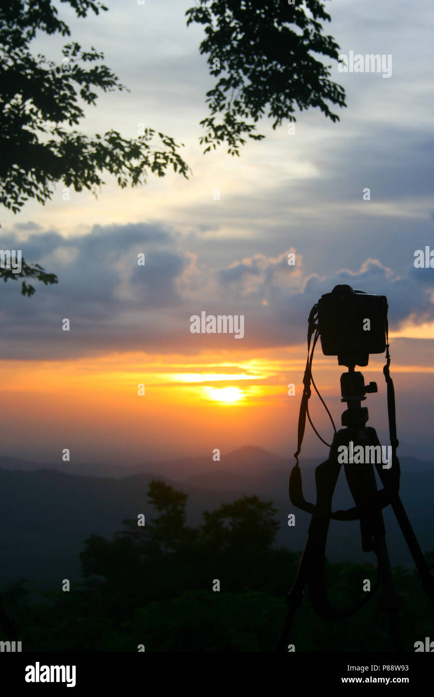 Silhouette of a camera on tripod Stock Photo - Alamy