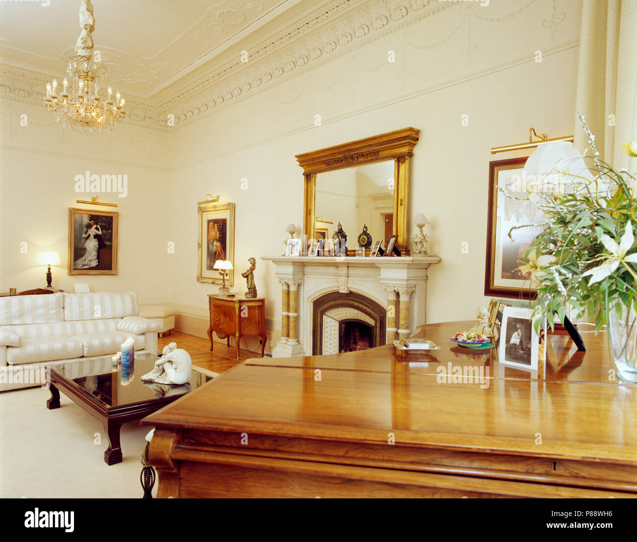 Grand piano in traditional living room Stock Photo - Alamy